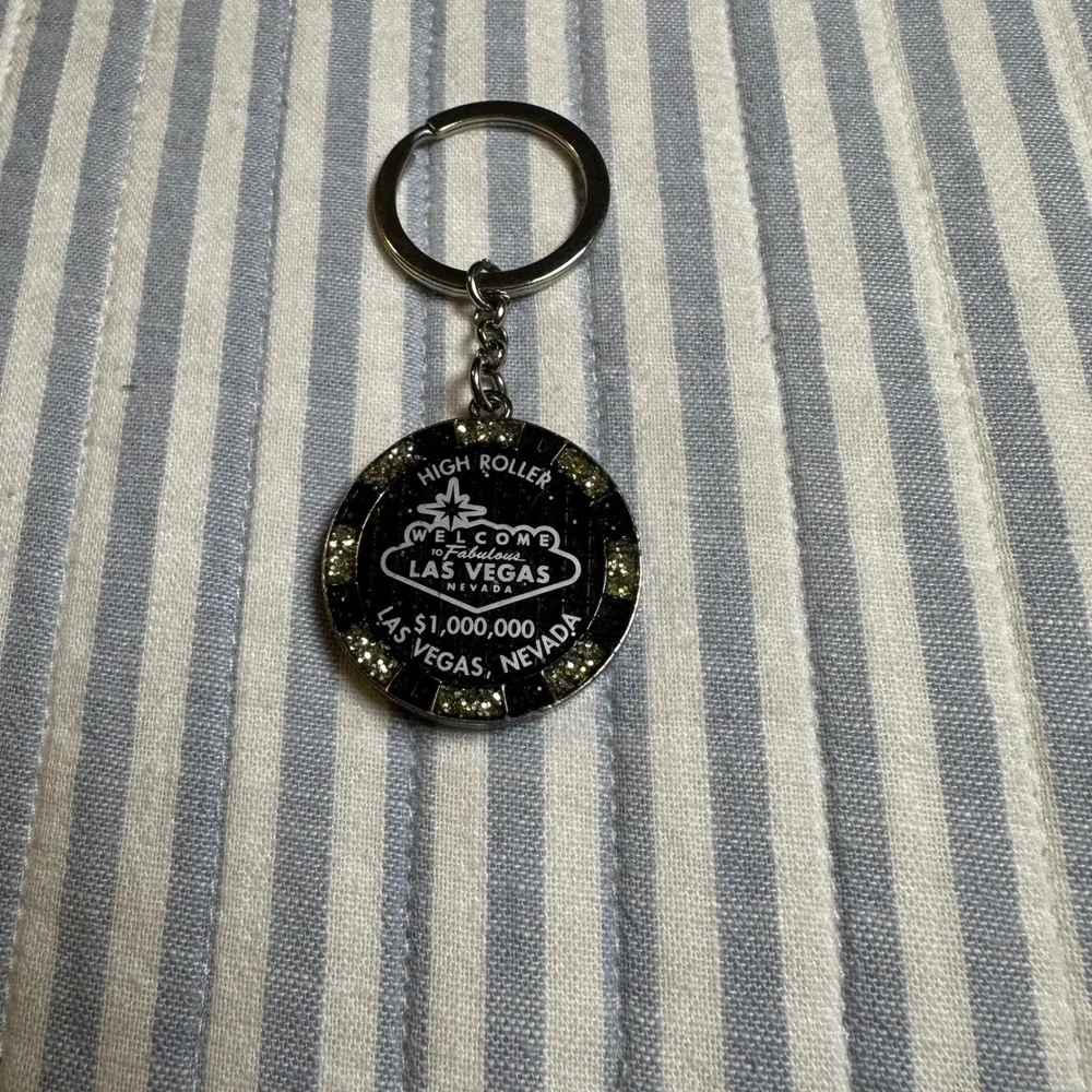 Las Vegas High Roller Poker Chip Keychain Welcome to Fabulous Las Vegas Souvenir